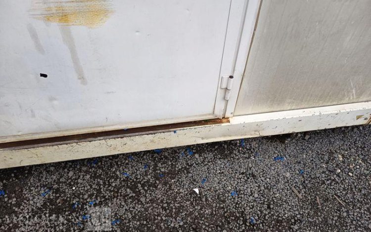 DECORTES BUNGALOW PORTE ET FENETRE LONG PAN AVEC PASSAGE DE FOURCHES  BUC750533