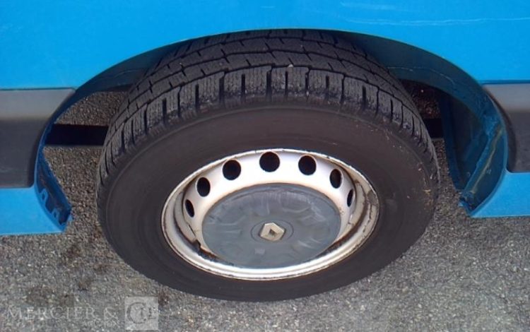 RENAULT MASTER III DCI 100 BLEU CC-396-NJ