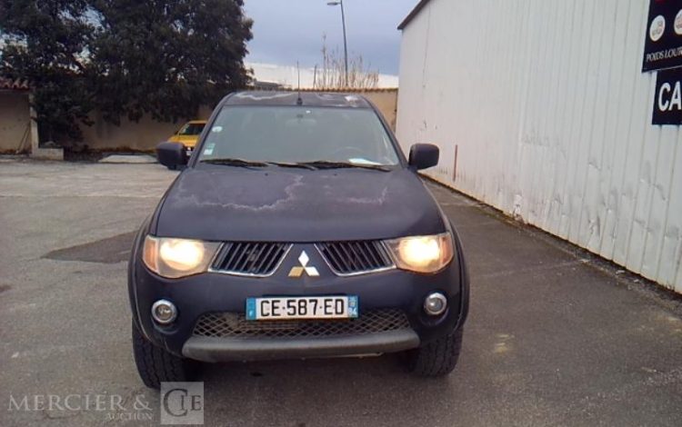 MITSUBISHI L200 PICK-UP 2.5 TD DOUBLE CABINE 4 WD 136CV BLEU CE-587-ED