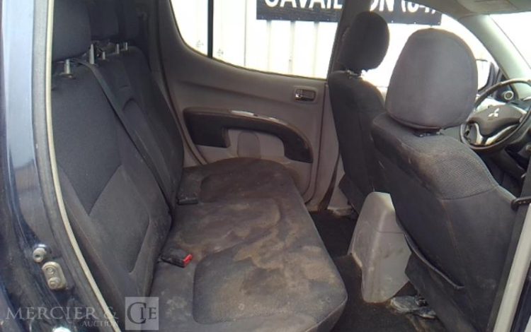 MITSUBISHI L200 PICK-UP 2.5 TD DOUBLE CABINE 4 WD 136CV BLEU CE-587-ED