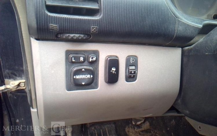 MITSUBISHI L200 PICK-UP 2.5 TD DOUBLE CABINE 4 WD 136CV BLEU CE-587-ED