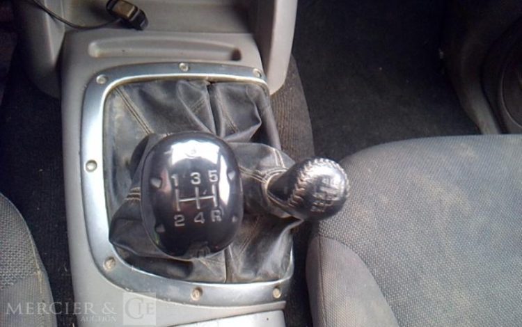 MITSUBISHI L200 PICK-UP 2.5 TD DOUBLE CABINE 4 WD 136CV BLEU CE-587-ED