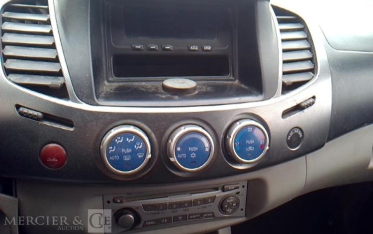 MITSUBISHI L200 PICK-UP 2.5 TD DOUBLE CABINE 4 WD 136CV BLEU CE-587-ED