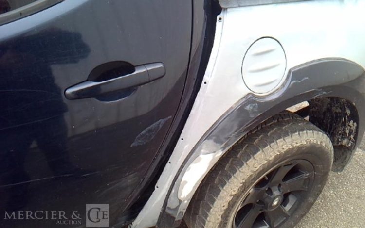 MITSUBISHI L200 PICK-UP 2.5 TD DOUBLE CABINE 4 WD 136CV BLEU CE-587-ED