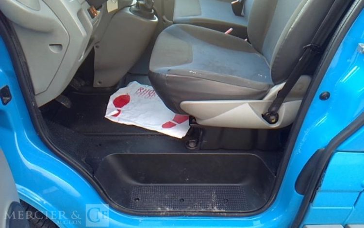 RENAULT TRAFIC DCI BLEU CK-960-TD