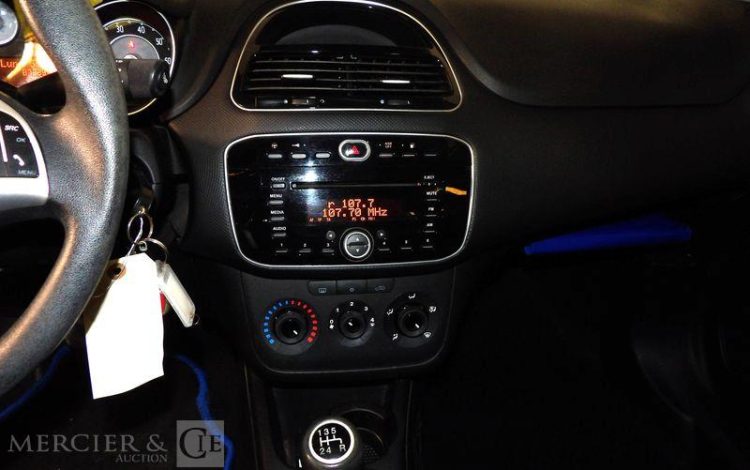 FIAT PUNTO GNV BLANC CV-247-QD