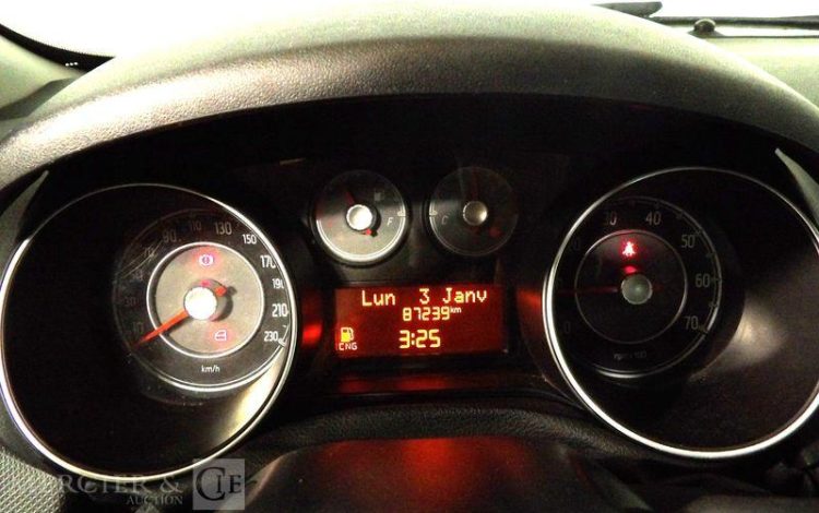 FIAT PUNTO GNV BLANC CV-247-QD