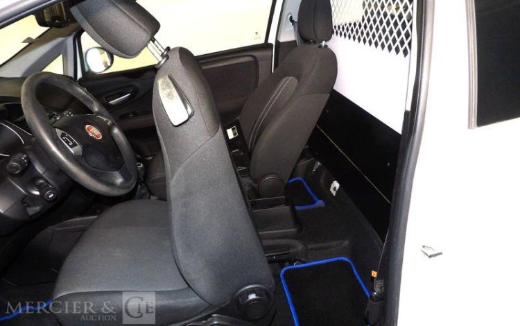 FIAT PUNTO GNV BLANC CV-247-QD