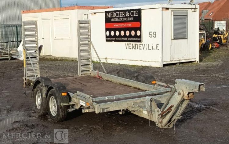HUBIERE REMORQUE PORTE ENGIN 2 ESSIEUX – PTAC 3,5T – ANNEE 2013  CW-582-RG
