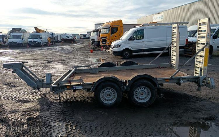 HUBIERE REMORQUE PORTE ENGIN 2 ESSIEUX – PTAC 3,5T – ANNEE 2013  CW-582-RG