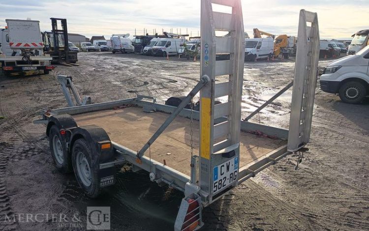 HUBIERE REMORQUE PORTE ENGIN 2 ESSIEUX – PTAC 3,5T – ANNEE 2013  CW-582-RG