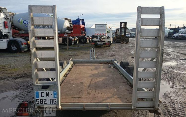 HUBIERE REMORQUE PORTE ENGIN 2 ESSIEUX – PTAC 3,5T – ANNEE 2013  CW-582-RG