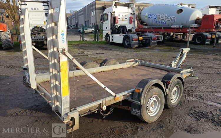 HUBIERE REMORQUE PORTE ENGIN 2 ESSIEUX – PTAC 3,5T – ANNEE 2013  CW-582-RG