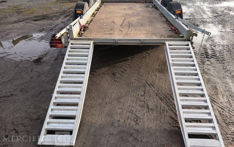 HUBIERE REMORQUE PORTE ENGIN 2 ESSIEUX – PTAC 3,5T – ANNEE 2013  CW-582-RG