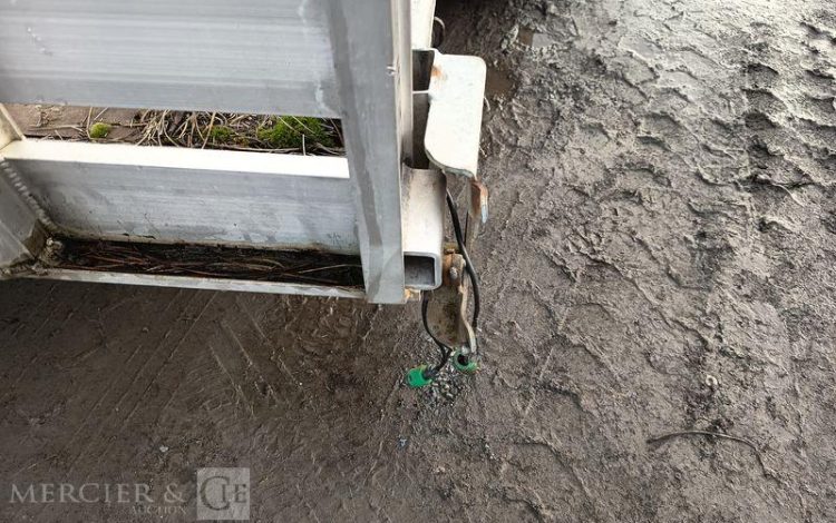 HUBIERE REMORQUE PORTE ENGIN 2 ESSIEUX – PTAC 3,5T – ANNEE 2013  CW-582-RG