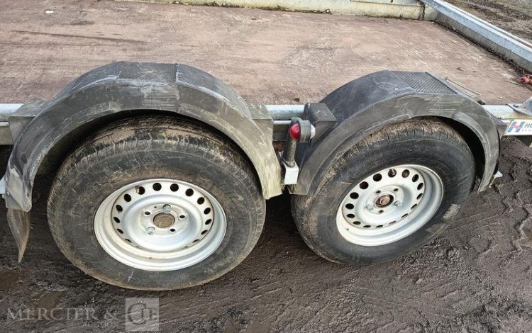 HUBIERE REMORQUE PORTE ENGIN 2 ESSIEUX – PTAC 3,5T – ANNEE 2013  CW-582-RG