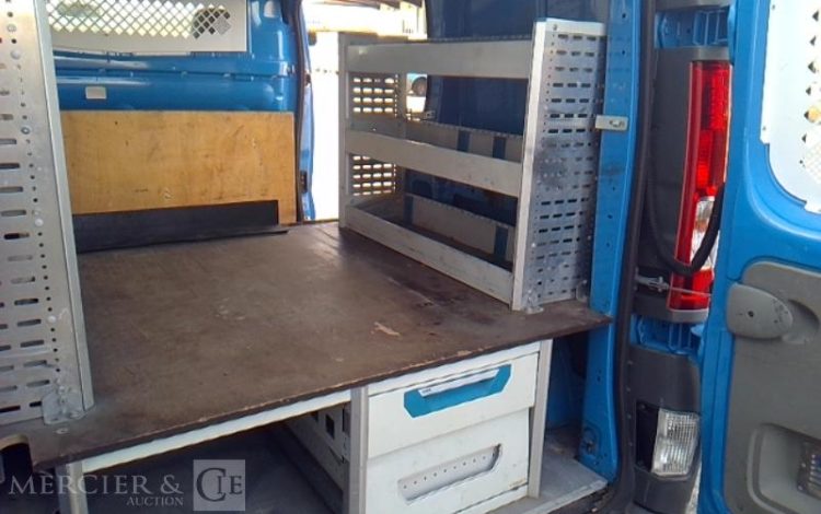 RENAULT TRAFIC DCI BLEU DA-924-DB