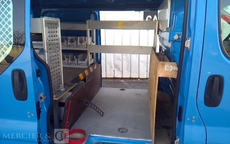 RENAULT TRAFIC DCI BLEU DA-924-DB