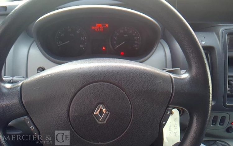 RENAULT TRAFIC DCI BLEU DA-924-DB