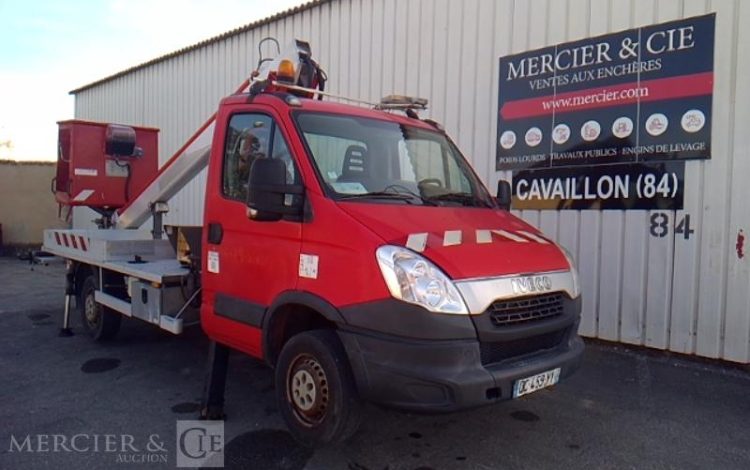 IVECO 35S11 NACELLE SUR VL MULTITEL 160 ALU/DS 16M 4939H ROUGE DC-459-YY