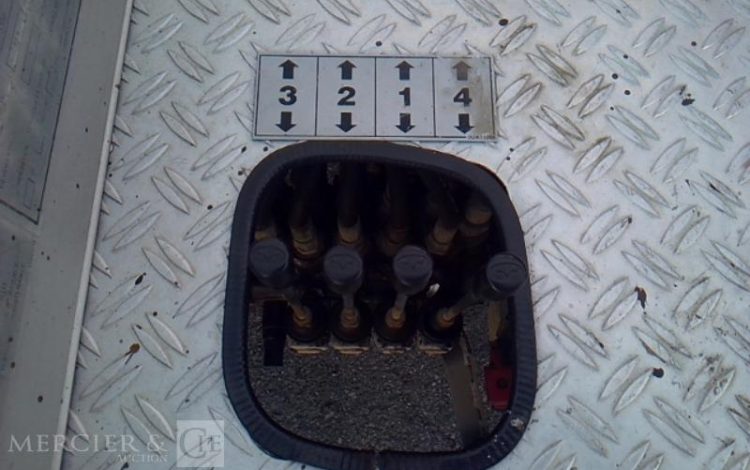 IVECO 35S11 NACELLE SUR VL MULTITEL 160 ALU/DS 16M 4939H ROUGE DC-459-YY