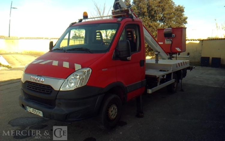 IVECO 35S11 NACELLE SUR VL MULTITEL 160 ALU/DS 16M 4939H ROUGE DC-459-YY