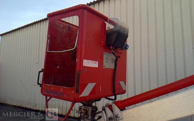 IVECO 35S11 NACELLE SUR VL MULTITEL 160 ALU/DS 16M 4939H ROUGE DC-459-YY