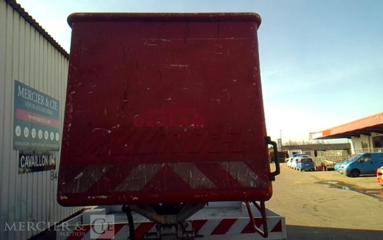 IVECO 35S11 NACELLE SUR VL MULTITEL 160 ALU/DS 16M 4939H ROUGE DC-459-YY