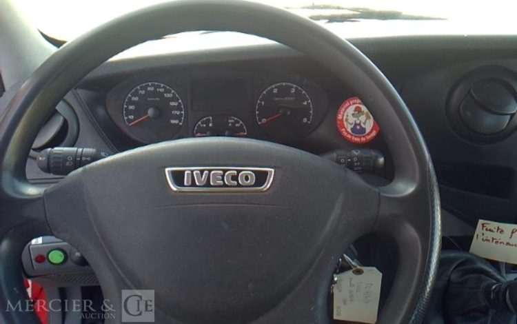 IVECO 35S11 NACELLE SUR VL MULTITEL 160 ALU/DS 16M 4939H ROUGE DC-459-YY