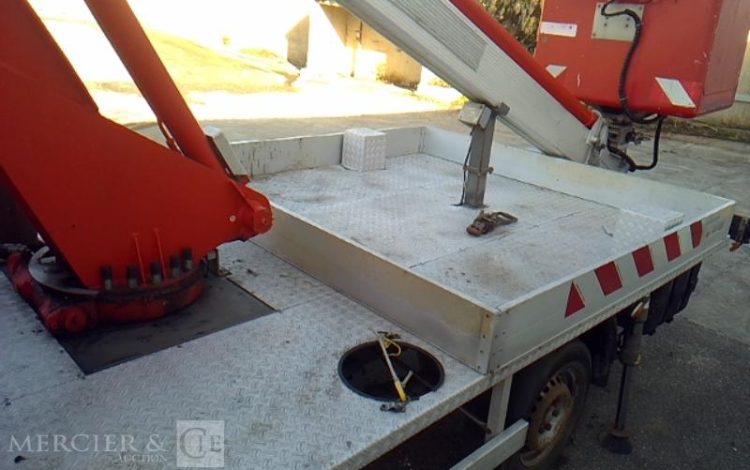 IVECO 35S11 NACELLE SUR VL MULTITEL 160 ALU/DS 16M 4939H ROUGE DC-459-YY