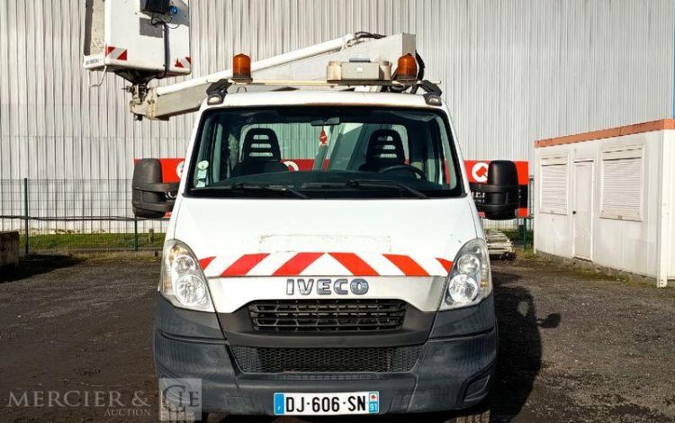 MULTITEL DAILY 35S11 AVEC NACELLE MULTITEL 160ALU 16M – DIESEL – 4074 HEURES – ANNEE 2014 BLANC DJ-606-SN