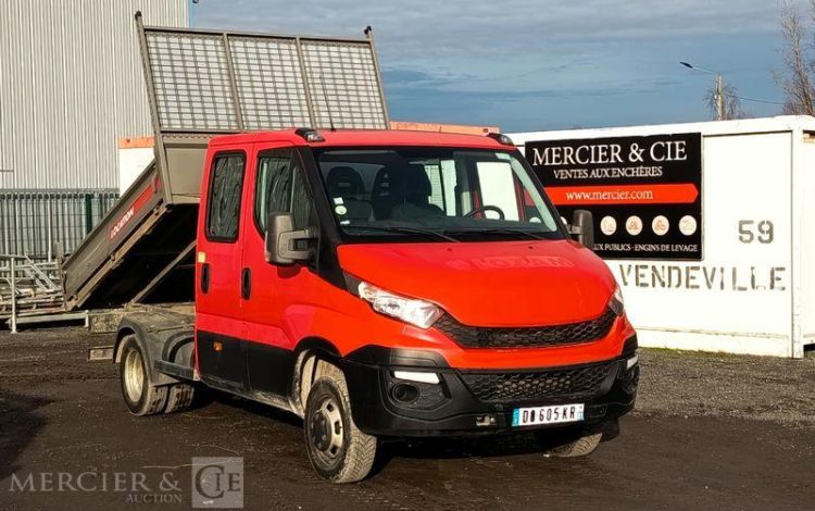IVECO 35C13 BENNE DOUBLE CABINE – DIESEL – 132952 KMS – ANNEE 2015 ROUGE DQ-605-KR