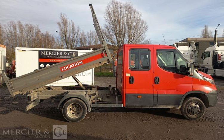 IVECO 35C13 BENNE DOUBLE CABINE – DIESEL – 132952 KMS – ANNEE 2015 ROUGE DQ-605-KR