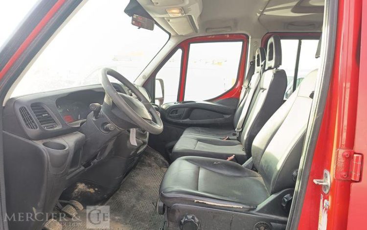 IVECO 35C13 BENNE DOUBLE CABINE – DIESEL – 132952 KMS – ANNEE 2015 ROUGE DQ-605-KR