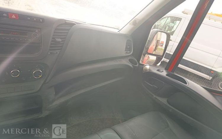 IVECO 35C13 BENNE DOUBLE CABINE – DIESEL – 132952 KMS – ANNEE 2015 ROUGE DQ-605-KR