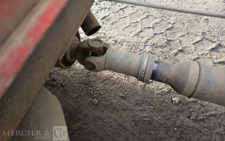 IVECO 35C13 BENNE DOUBLE CABINE – DIESEL – 132952 KMS – ANNEE 2015 ROUGE DQ-605-KR