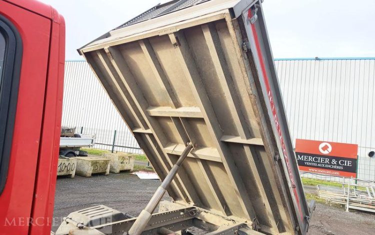 IVECO 35C13 BENNE DOUBLE CABINE – DIESEL – 132952 KMS – ANNEE 2015 ROUGE DQ-605-KR