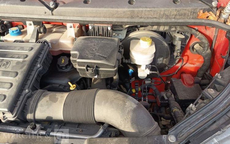 IVECO 35C13 BENNE DOUBLE CABINE – DIESEL – 132952 KMS – ANNEE 2015 ROUGE DQ-605-KR