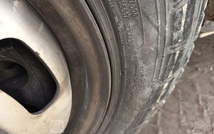 IVECO 35C13 BENNE DOUBLE CABINE – DIESEL – 132952 KMS – ANNEE 2015 ROUGE DQ-605-KR