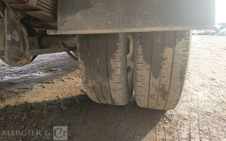 IVECO 35C13 BENNE DOUBLE CABINE – DIESEL – 132952 KMS – ANNEE 2015 ROUGE DQ-605-KR