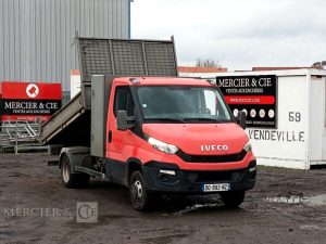 IVECO DAILY 35C13 BENNE AVEC COFFRE ACIER DIESEL – 130041 KMS – ANNEE 2015 ROUGE DQ-893-NZ