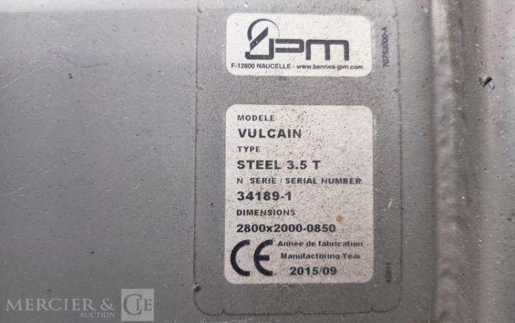 IVECO DAILY 35C13 BENNE AVEC COFFRE ACIER DIESEL – 130041 KMS – ANNEE 2015 ROUGE DQ-893-NZ