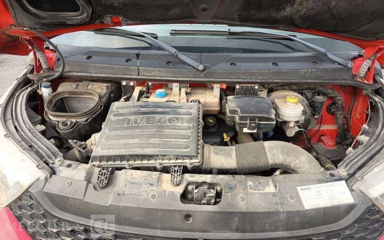 IVECO DAILY 35C13 BENNE AVEC COFFRE ACIER DIESEL – 130041 KMS – ANNEE 2015 ROUGE DQ-893-NZ