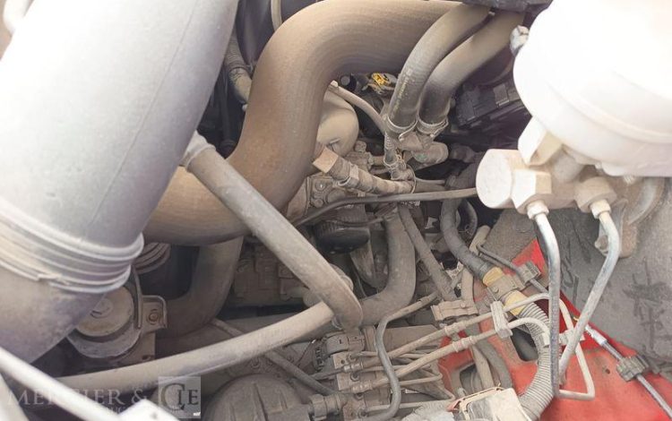 IVECO DAILY 35C13 BENNE AVEC COFFRE ACIER DIESEL – 130041 KMS – ANNEE 2015 ROUGE DQ-893-NZ