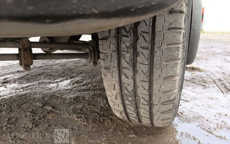 IVECO DAILY 35C13 BENNE AVEC COFFRE ACIER DIESEL – 130041 KMS – ANNEE 2015 ROUGE DQ-893-NZ