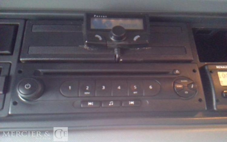 RENAULT C 380 PLATEAU GRUE RIDELLES 6X2 PTAC 26T BLANC DT-476-YL