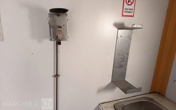 CNSE ABRI CHANTIER 9M2 ISOLE + WC  DY-151-BZ