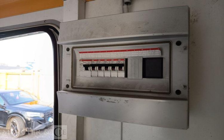 CNSE ABRI CHANTIER 9M2 ISOLE + WC  DY-151-BZ