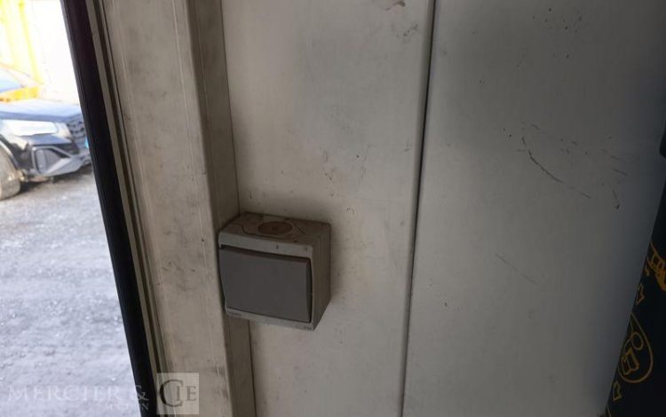 CNSE ABRI CHANTIER 9M2 ISOLE + WC  DY-151-BZ