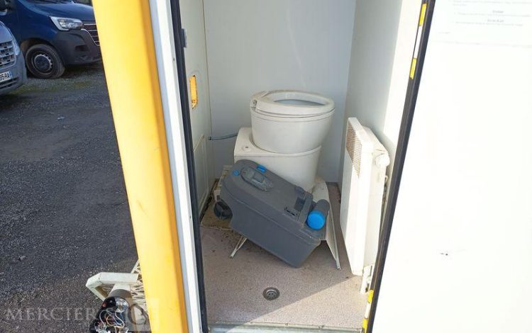 CNSE ABRI CHANTIER 9M2 ISOLE + WC  DY-151-BZ